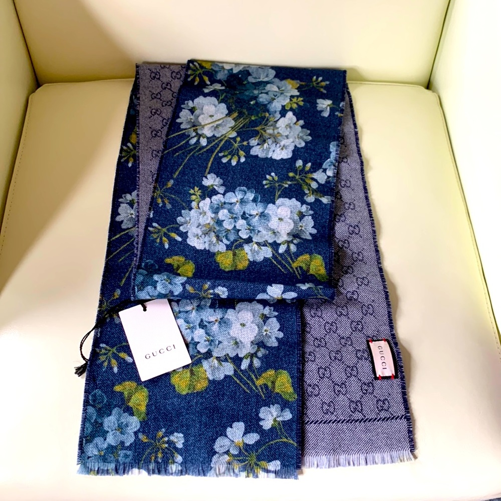 🪻 New Authentic Gucci Reversible Floral Wool Scarf